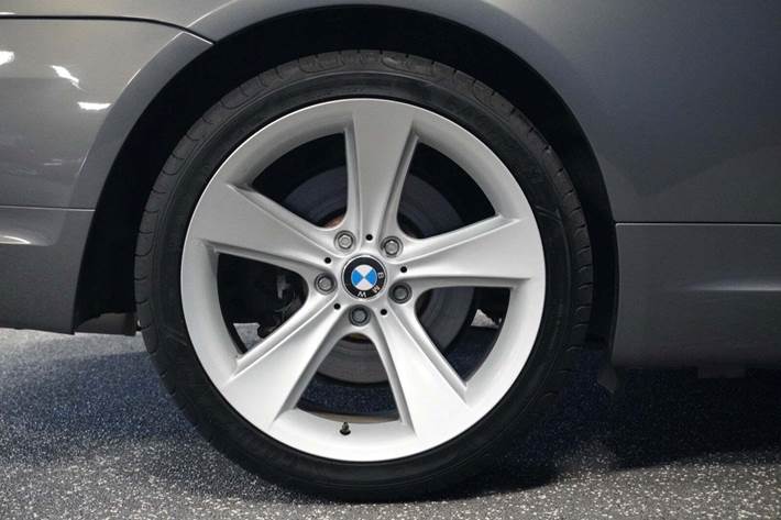 Grå BMW 645Ci fra 2004