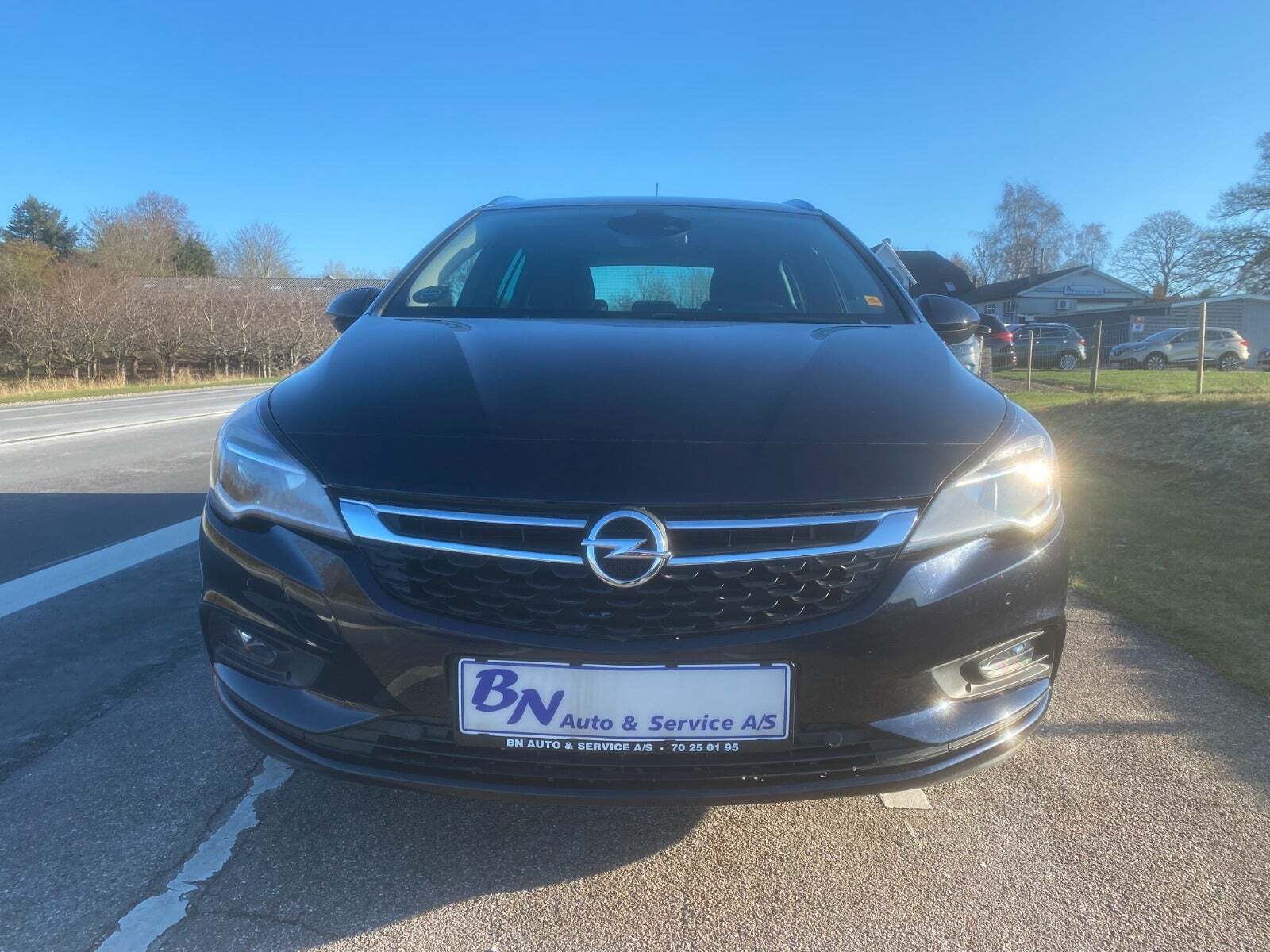 Blå Opel Astra fra 2018