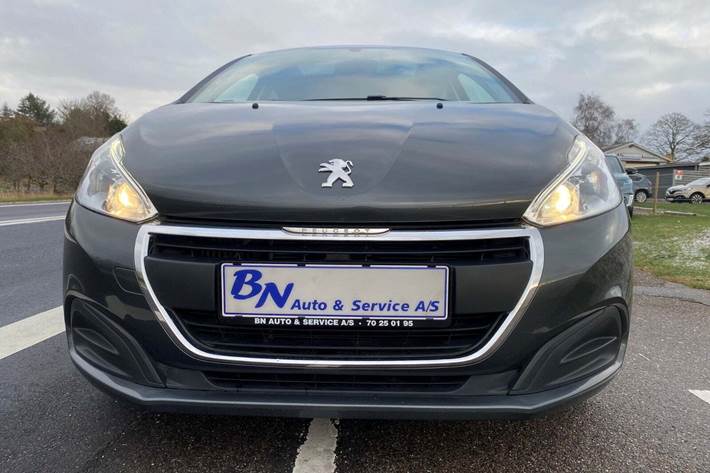 Grå Peugeot 208 fra 2016