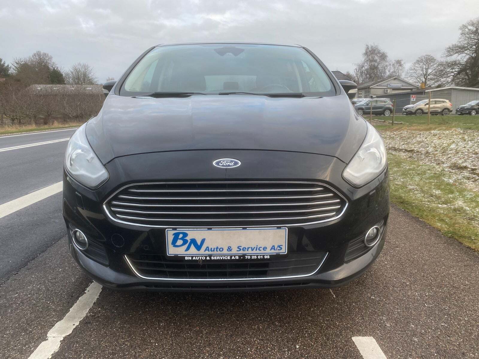 Sort Ford S-MAX fra 2016