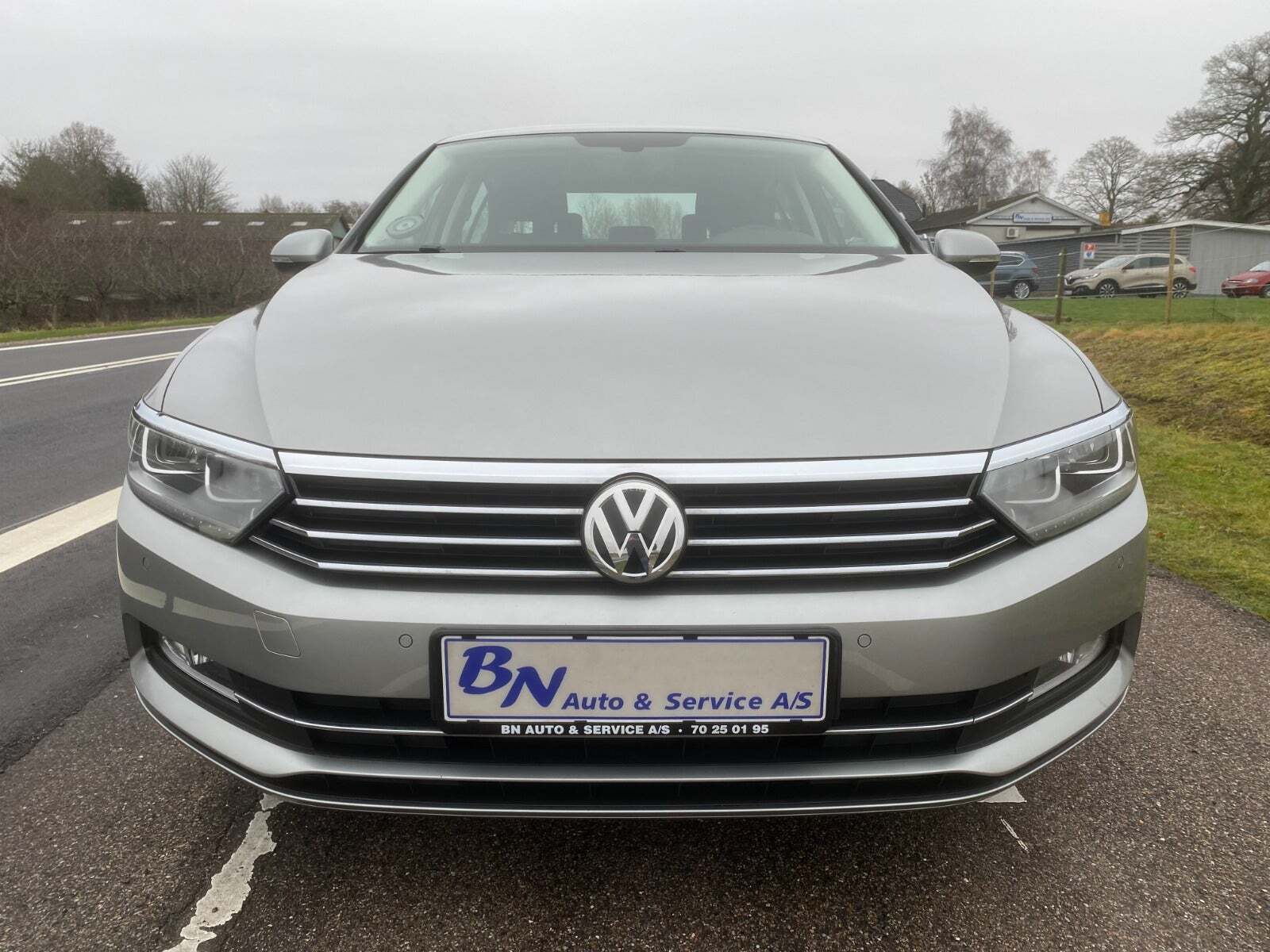 Sølv VW Passat fra 2015