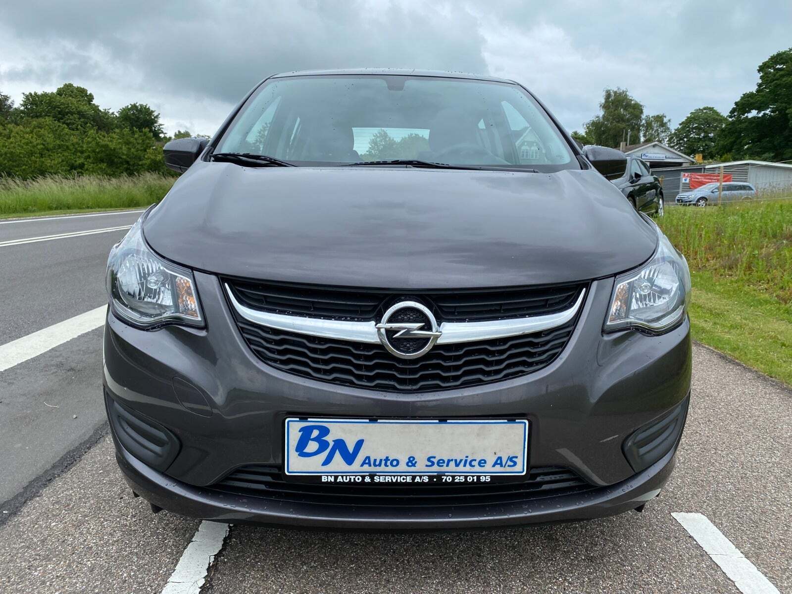 Grå Opel Karl fra 2016