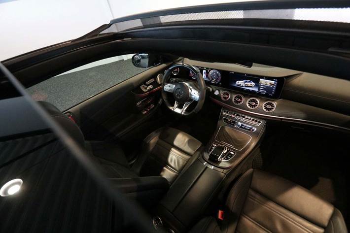 Grå Mercedes E53 fra 2019