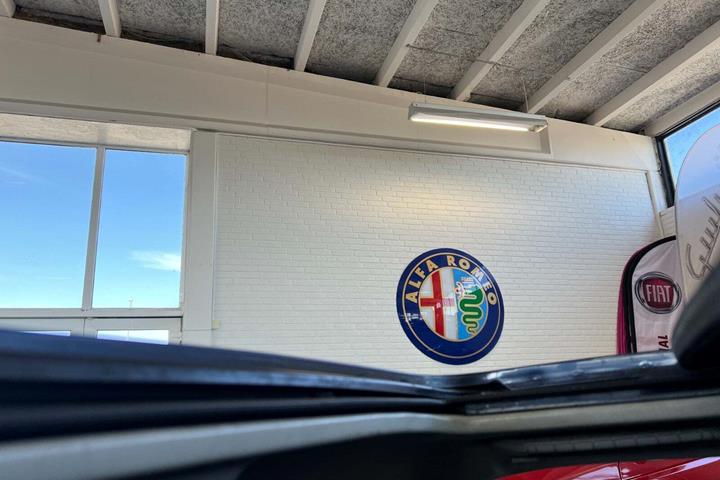Blå Alfa Romeo GTV fra 1999 set udefra