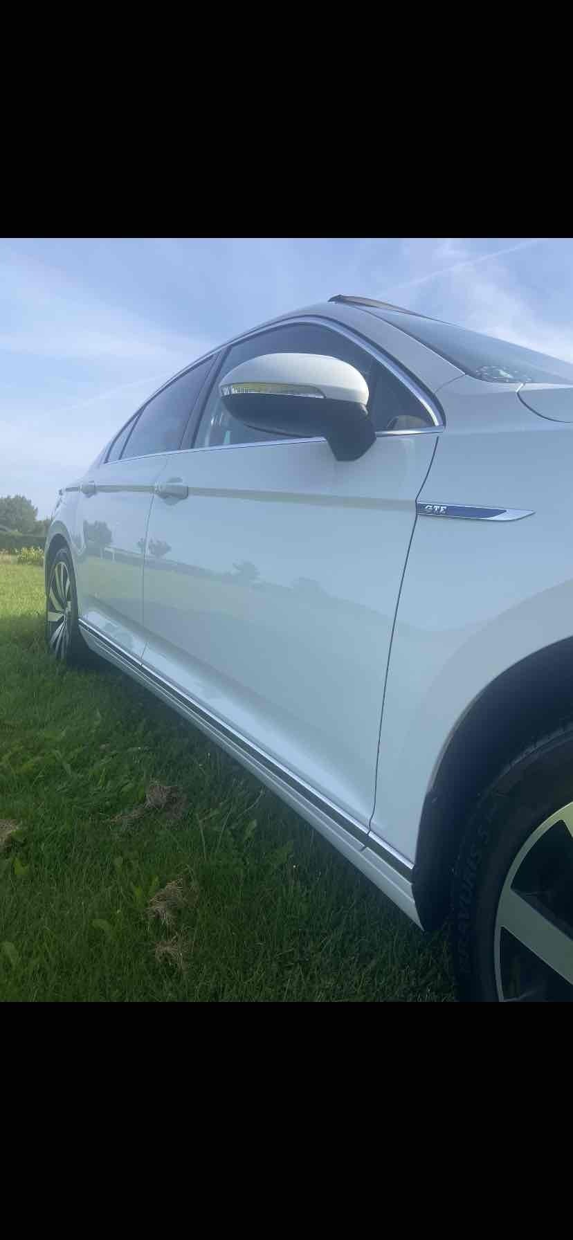 Hvid VW Passat fra 2017