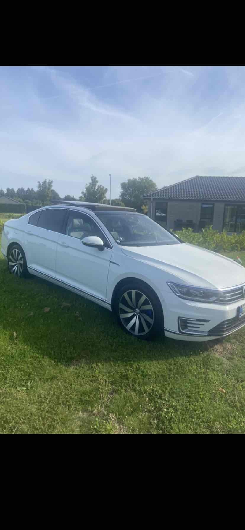 Hvid VW Passat fra 2017