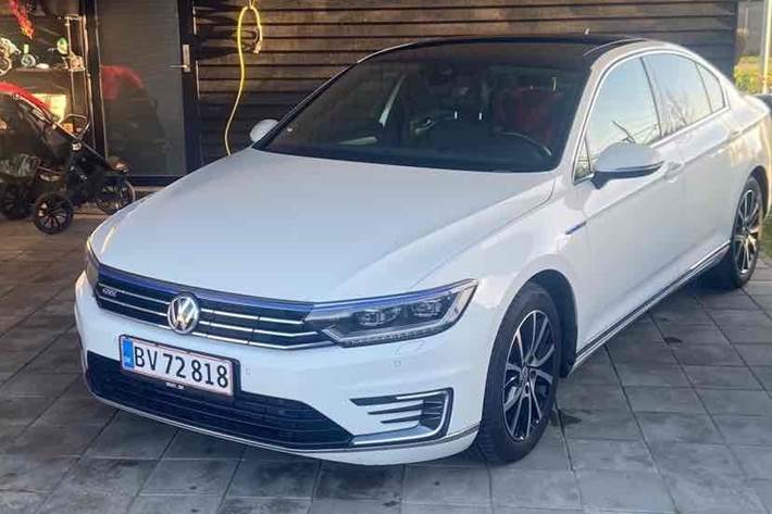 Hvid VW Passat fra 2017