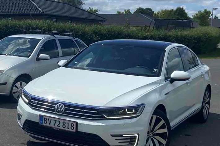 Hvid VW Passat fra 2017