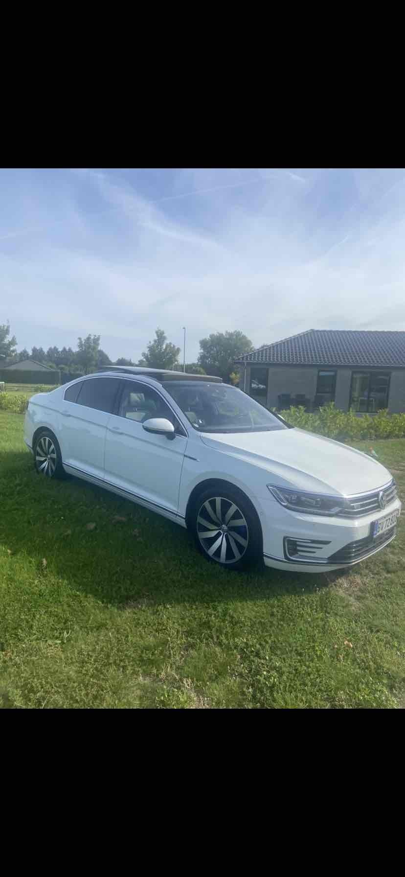 Hvid VW Passat fra 2017
