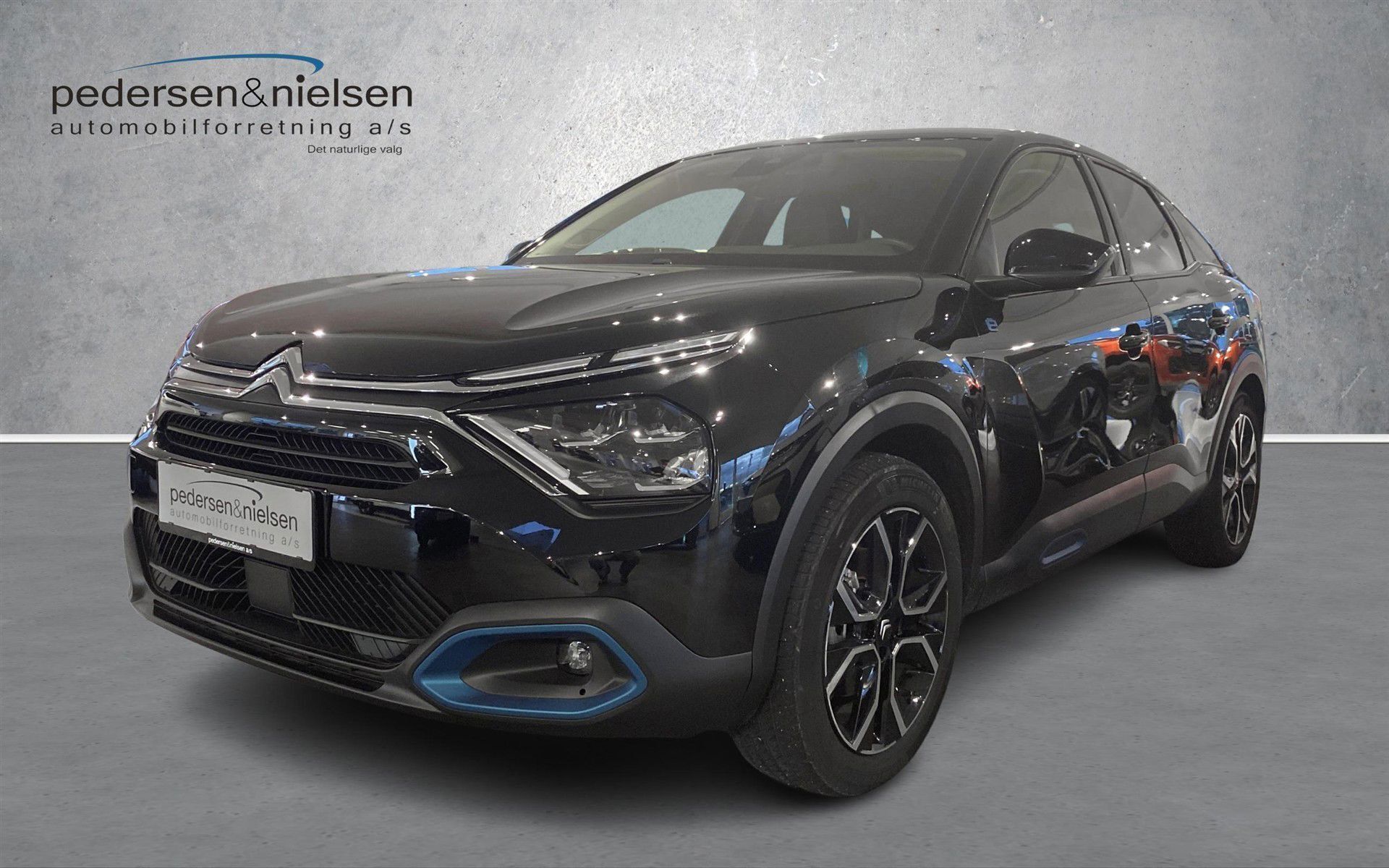 Sort Citroën ë-C4 fra 2023 set udefra