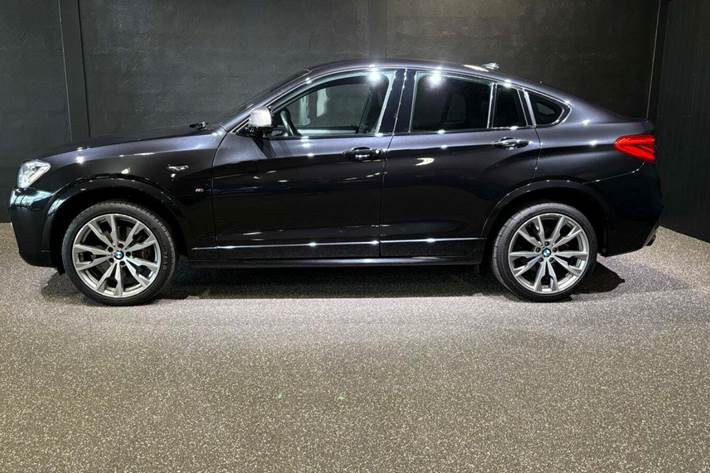 Sort BMW X4 fra 2017