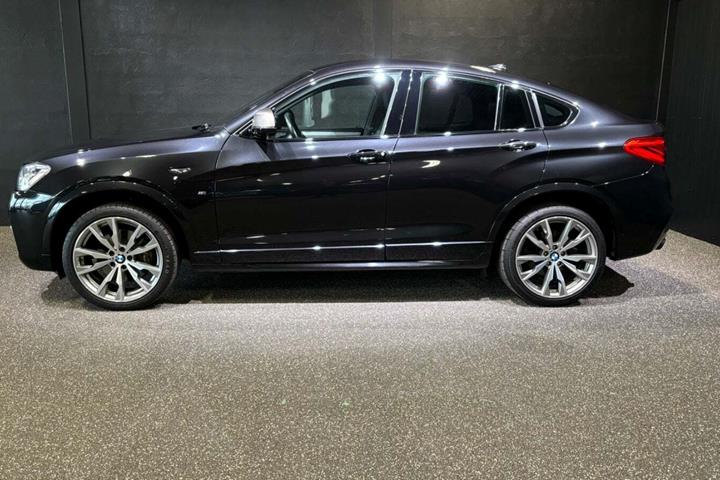 Sort BMW X4 fra 2017