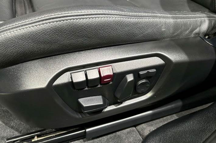 Sort BMW X4 fra 2017 set indefra