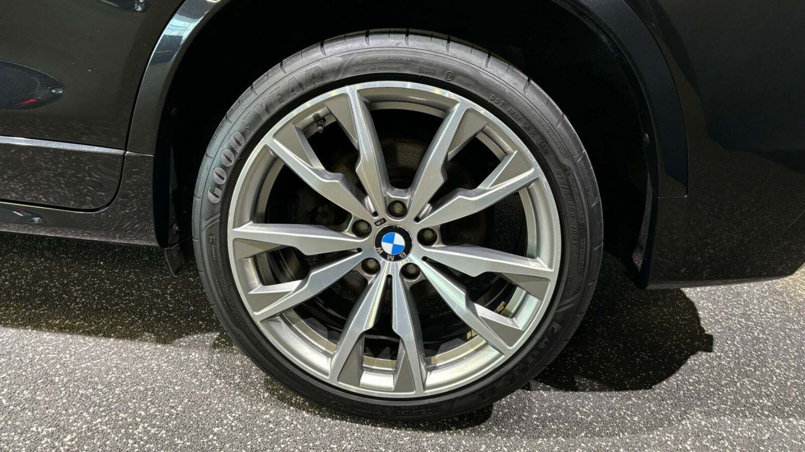 Sort BMW X4 fra 2017 set udefra