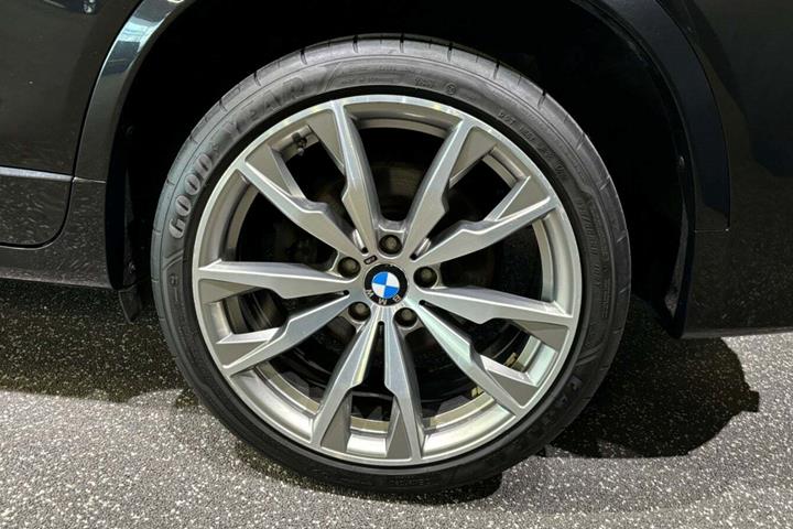 Sort BMW X4 fra 2017