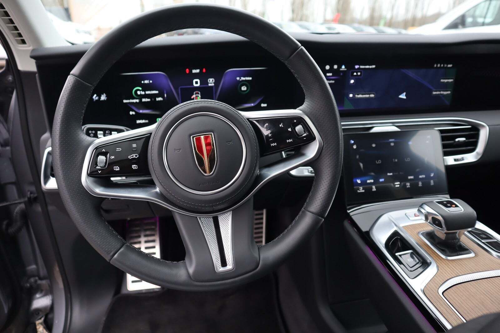 Grå Hongqi E-HS9 fra 2024