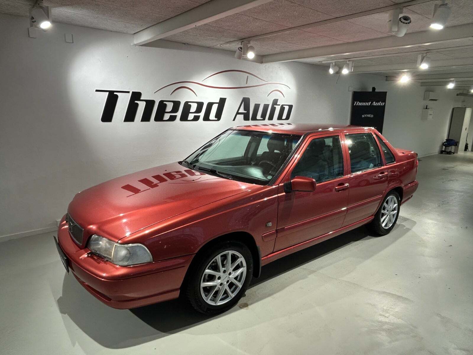 Rød Volvo S70 fra 1997 set udefra