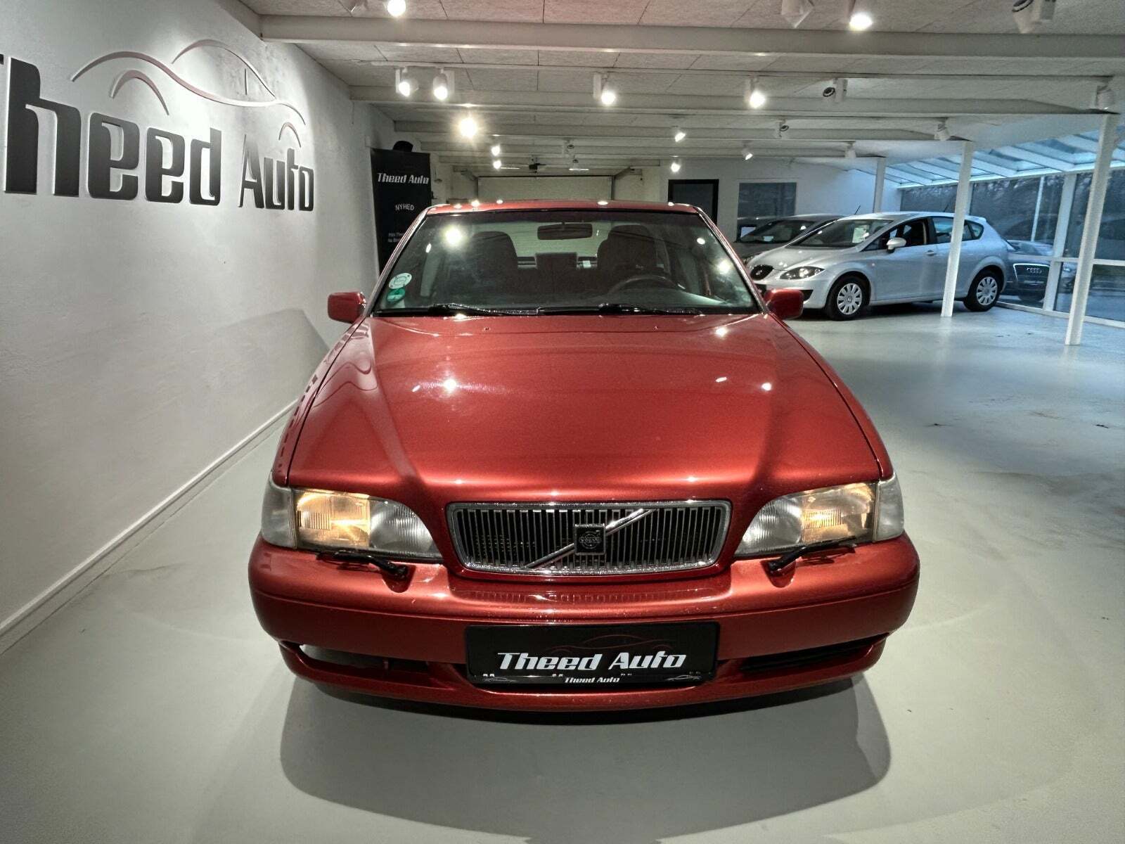 Rød Volvo S70 fra 1997 set udefra