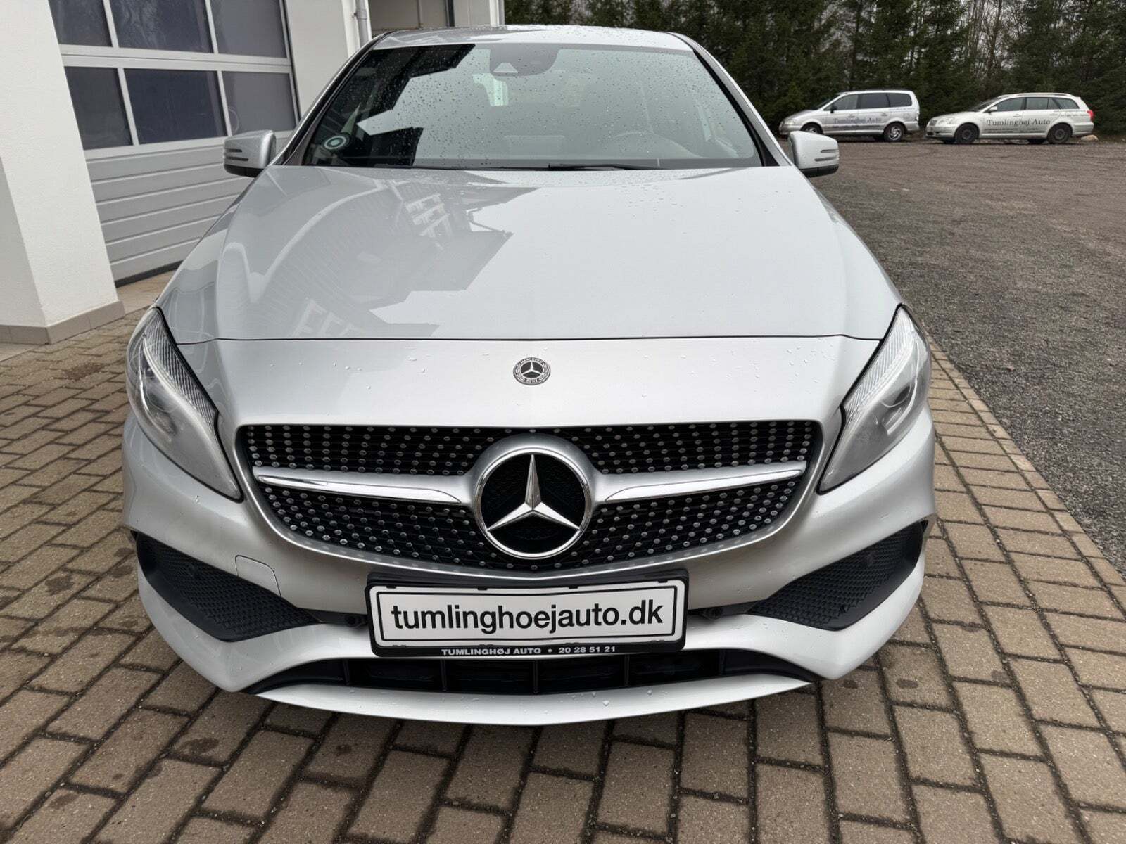 Sølv Mercedes A200 d fra 2018 set udefra