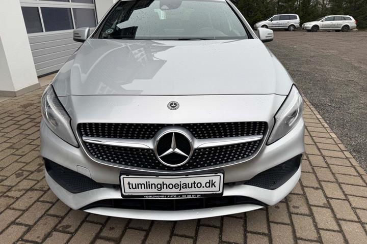 Sølv Mercedes A200 d fra 2018 set udefra