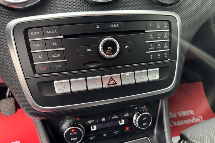 Sølv Mercedes A200 d fra 2018 set indefra