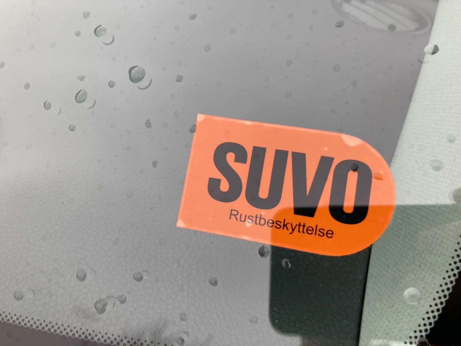 Grå Kia Stonic fra 2020 set udefra