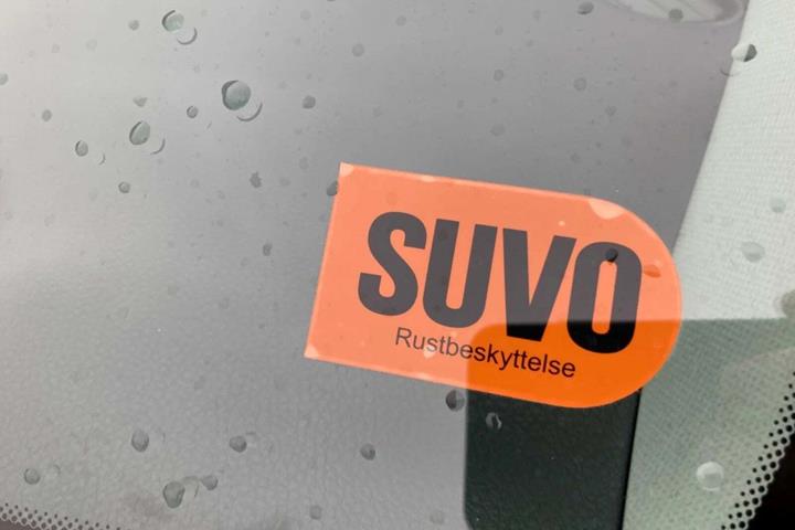 Grå Kia Stonic fra 2020 set udefra