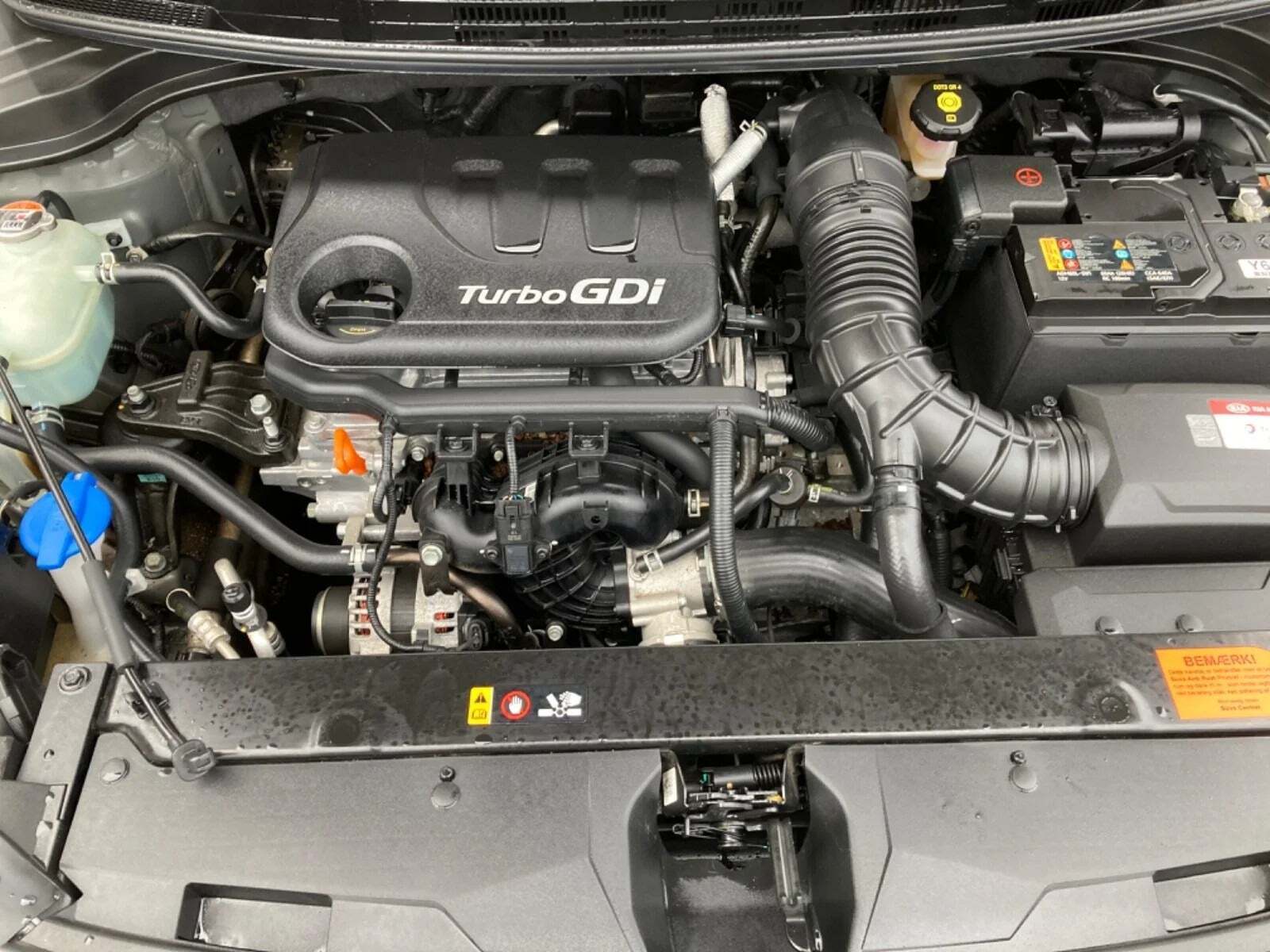 Grå Kia Stonic fra 2020 set udefra