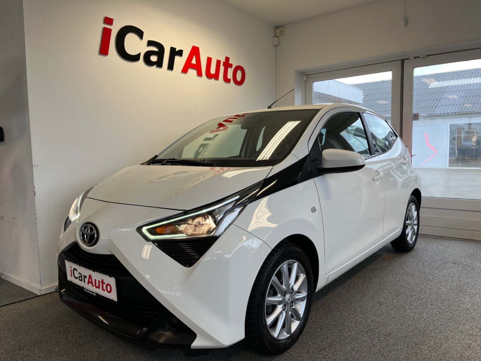 Hvid Toyota Aygo fra 2018