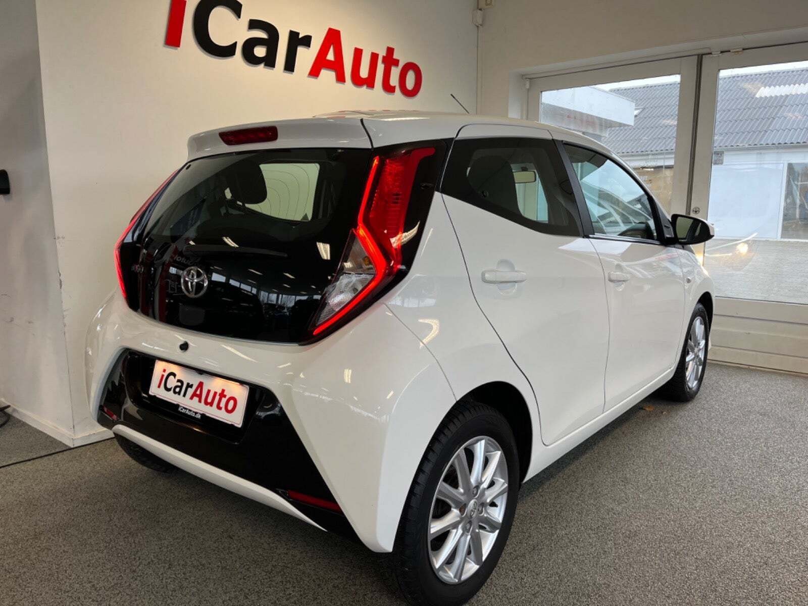 Hvid Toyota Aygo fra 2018