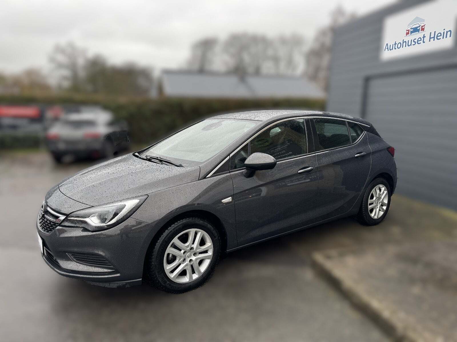 Grå Opel Astra fra 2016