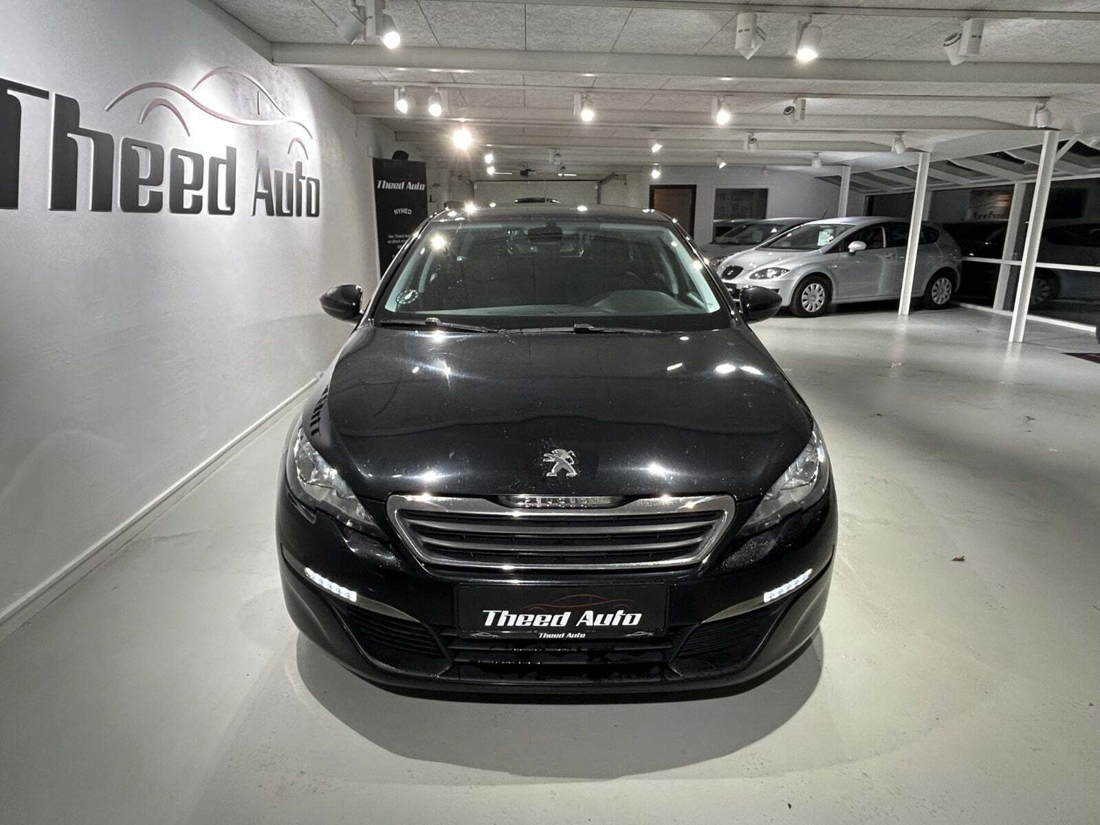 Sort Peugeot 308 fra 2017