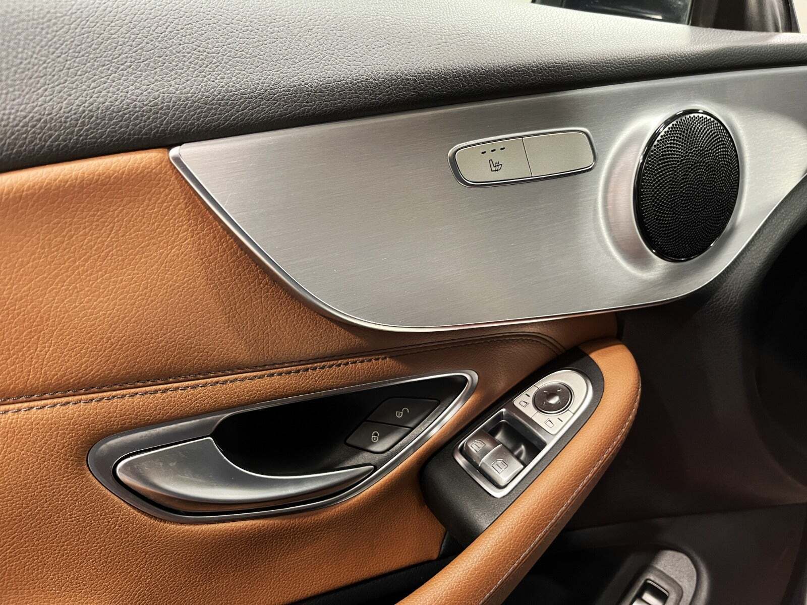 Blå Mercedes C200 fra 2017