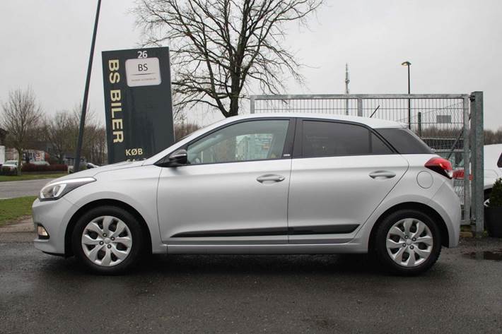 Sølv Hyundai i20 fra 2016