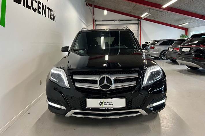 Sort Mercedes GLK220 fra 2014 set udefra