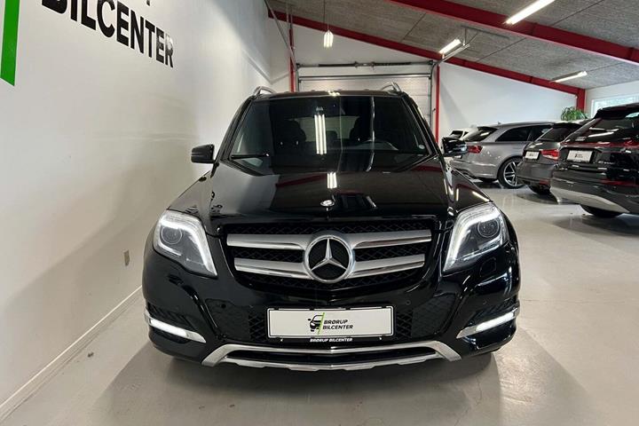 Sort Mercedes GLK220 fra 2014 set udefra