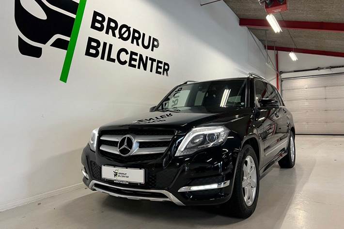 Sort Mercedes GLK220 fra 2014 set udefra