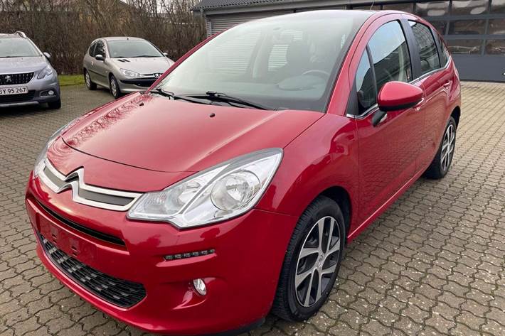 Rød Citroën C3 fra 2016 set udefra