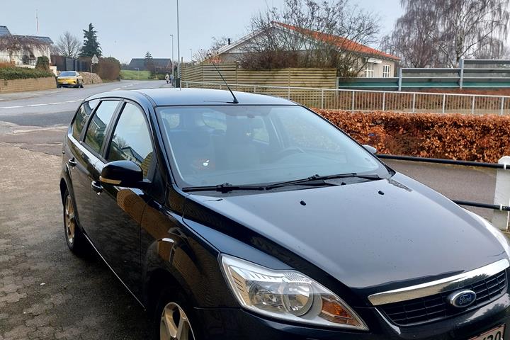 Sort Ford Focus fra 2010