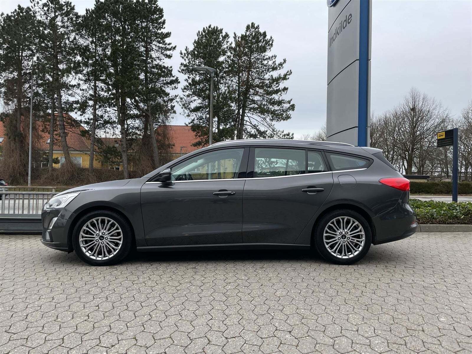 Grå Ford Focus fra 2019