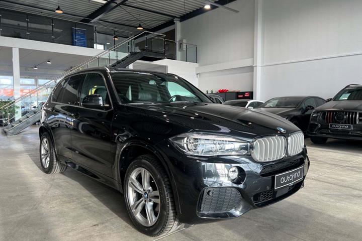 Sort BMW X5 fra 2017 set udefra