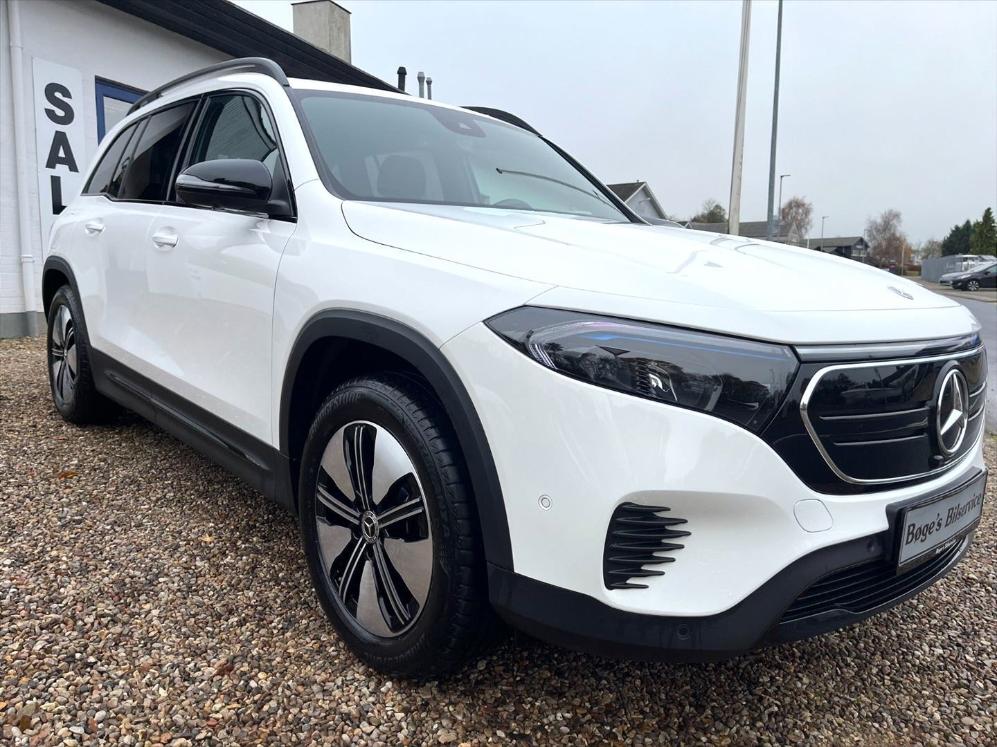 Hvid Mercedes EQB 250 fra 2023