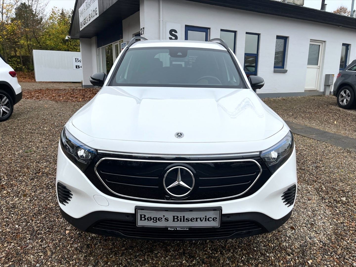 Hvid Mercedes EQB 250 fra 2023