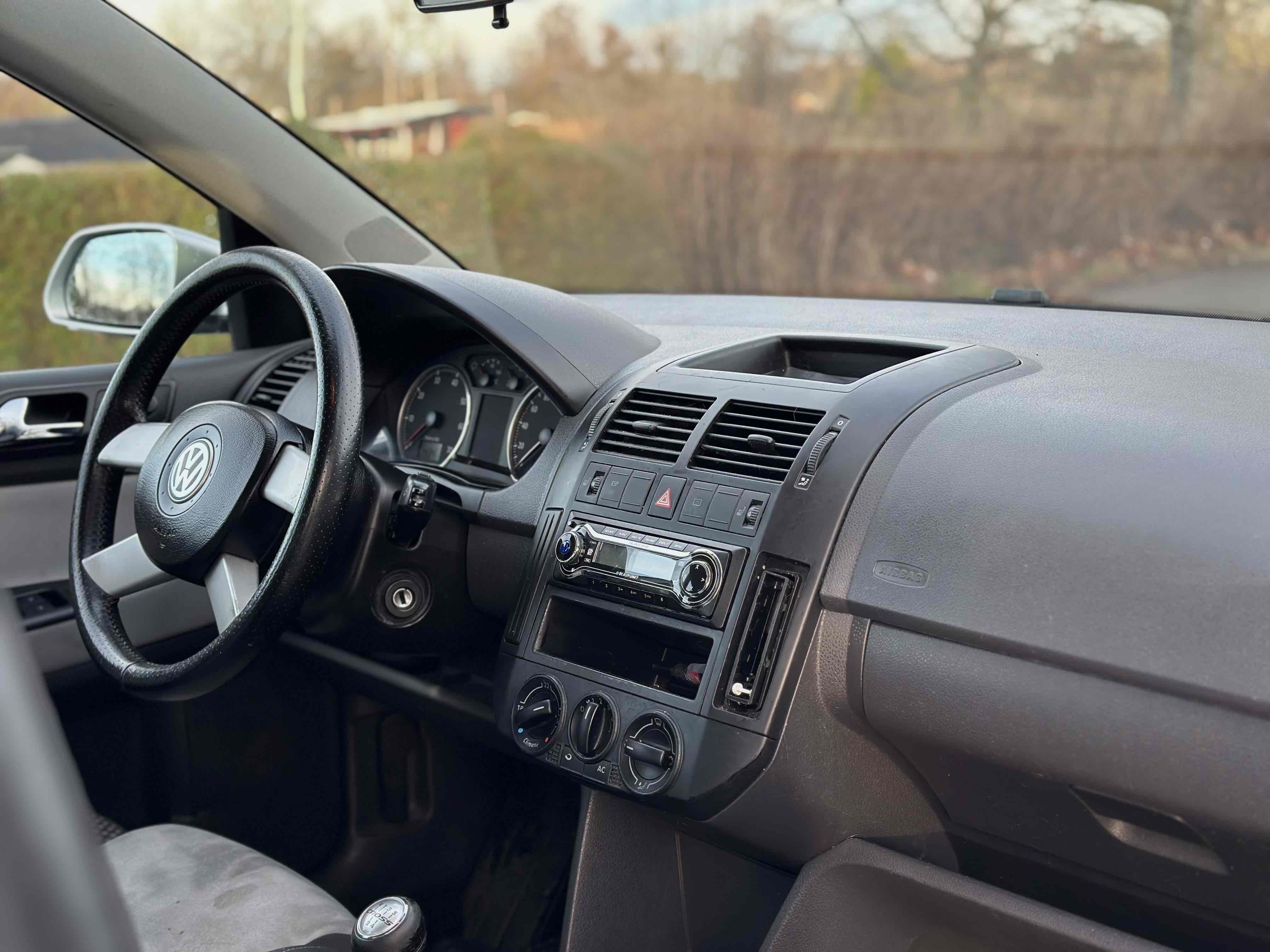 Sølv VW Polo Cross fra 2006