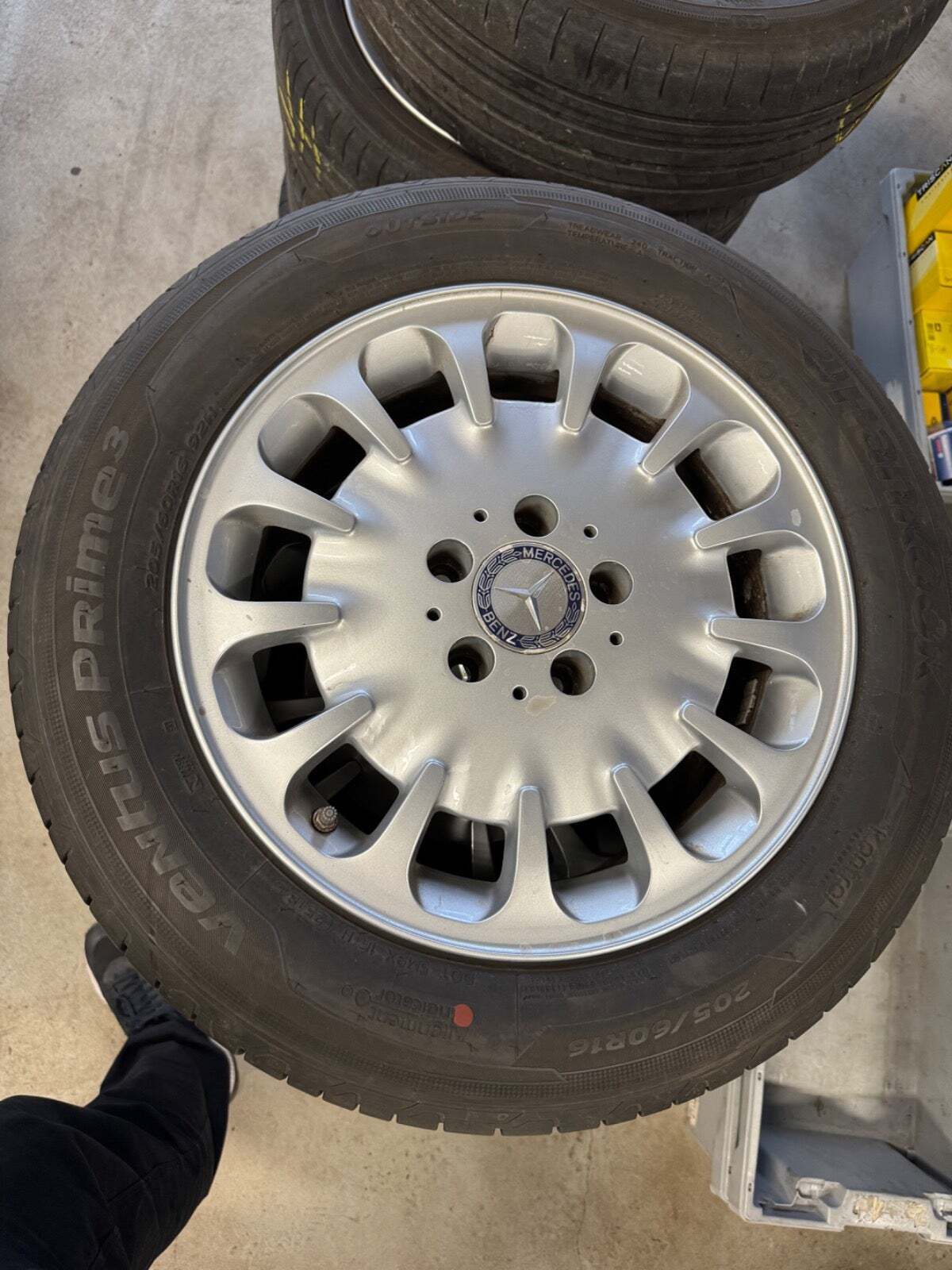 Sølv Mercedes E240 fra 2002