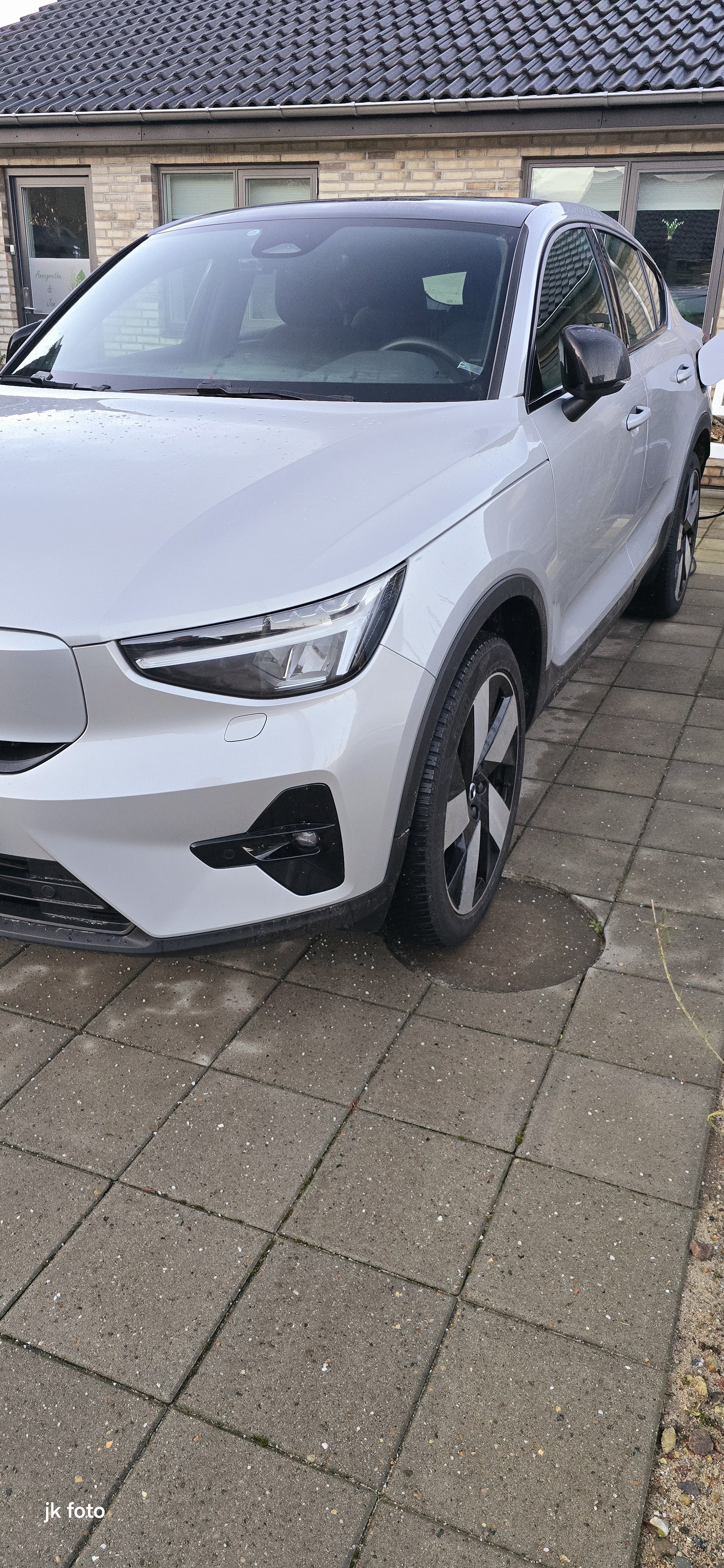 Grå Volvo C40 fra 2023