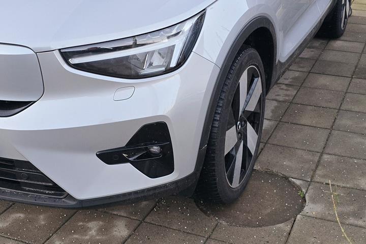 Grå Volvo C40 fra 2023
