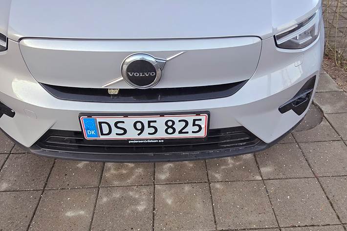Grå Volvo C40 fra 2023