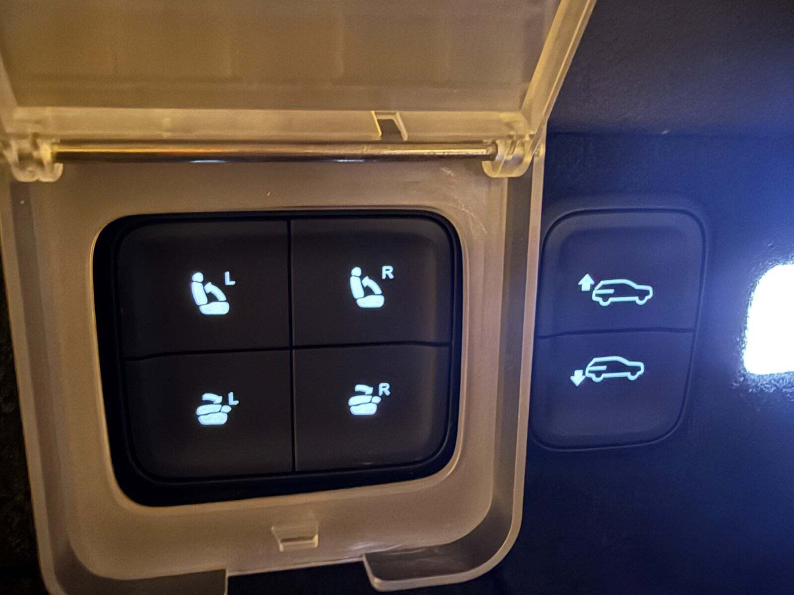 Hvid Hongqi E-HS9 fra 2024