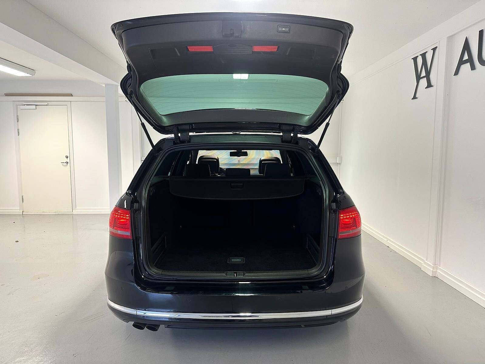 Sort VW Passat fra 2013